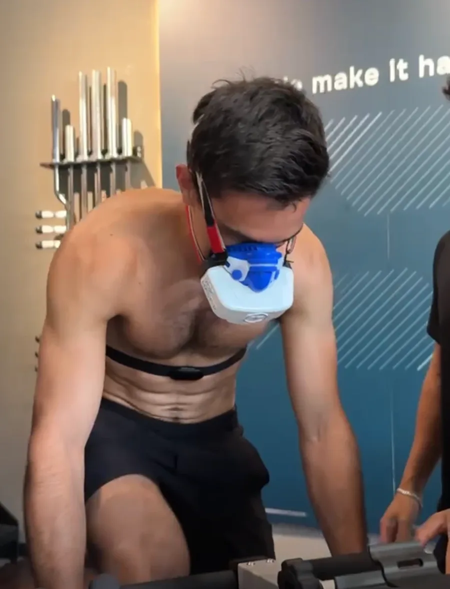 Ein VO₂max-Test mit Maske im Studio